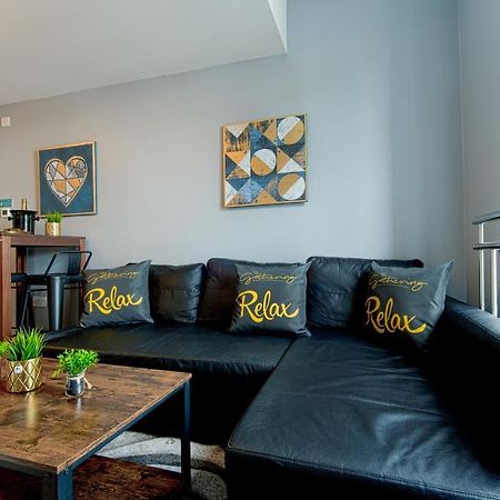 レクサムThe Eistedfod Penthouse - Berwyn Houseアパートメント エクステリア 写真