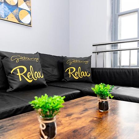 レクサムThe Eistedfod Penthouse - Berwyn Houseアパートメント エクステリア 写真