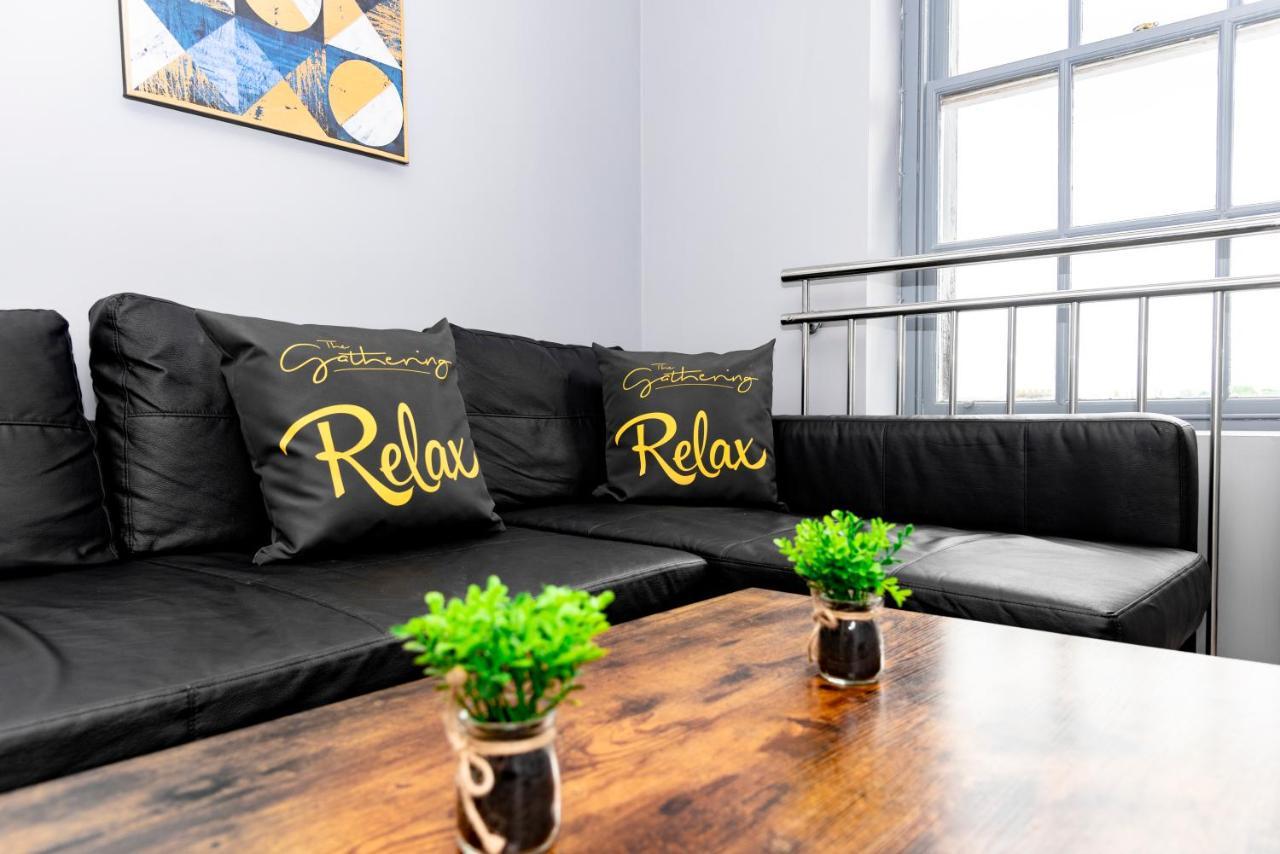 レクサムThe Eistedfod Penthouse - Berwyn Houseアパートメント エクステリア 写真