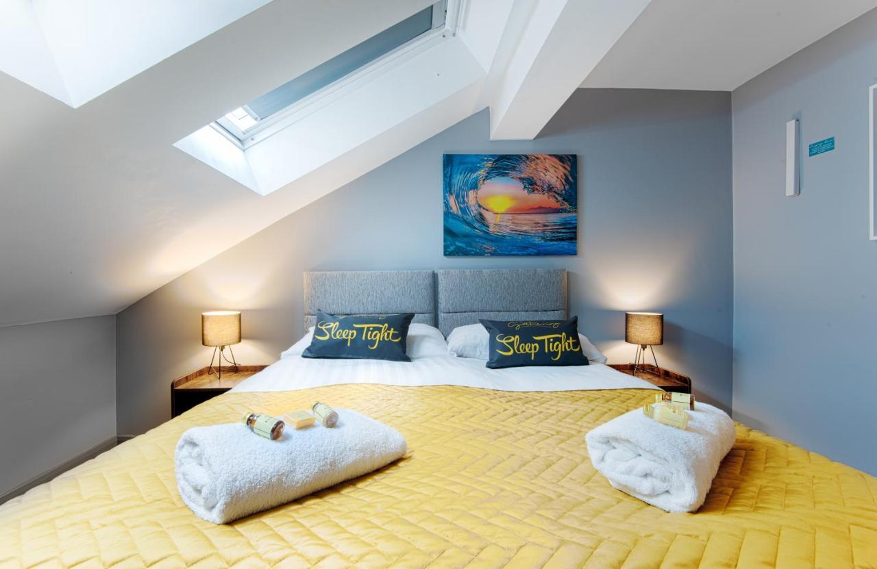レクサムThe Eistedfod Penthouse - Berwyn Houseアパートメント エクステリア 写真