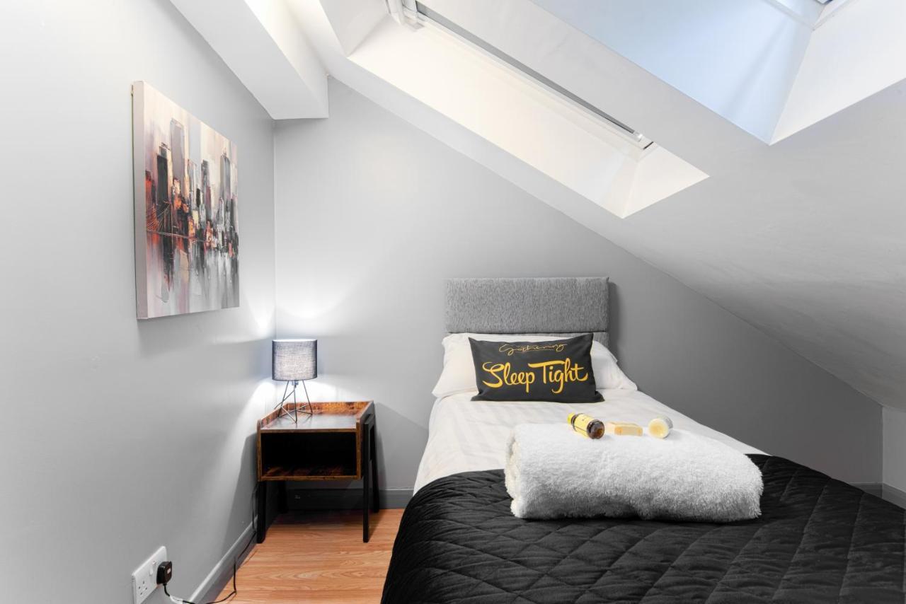 レクサムThe Eistedfod Penthouse - Berwyn Houseアパートメント エクステリア 写真